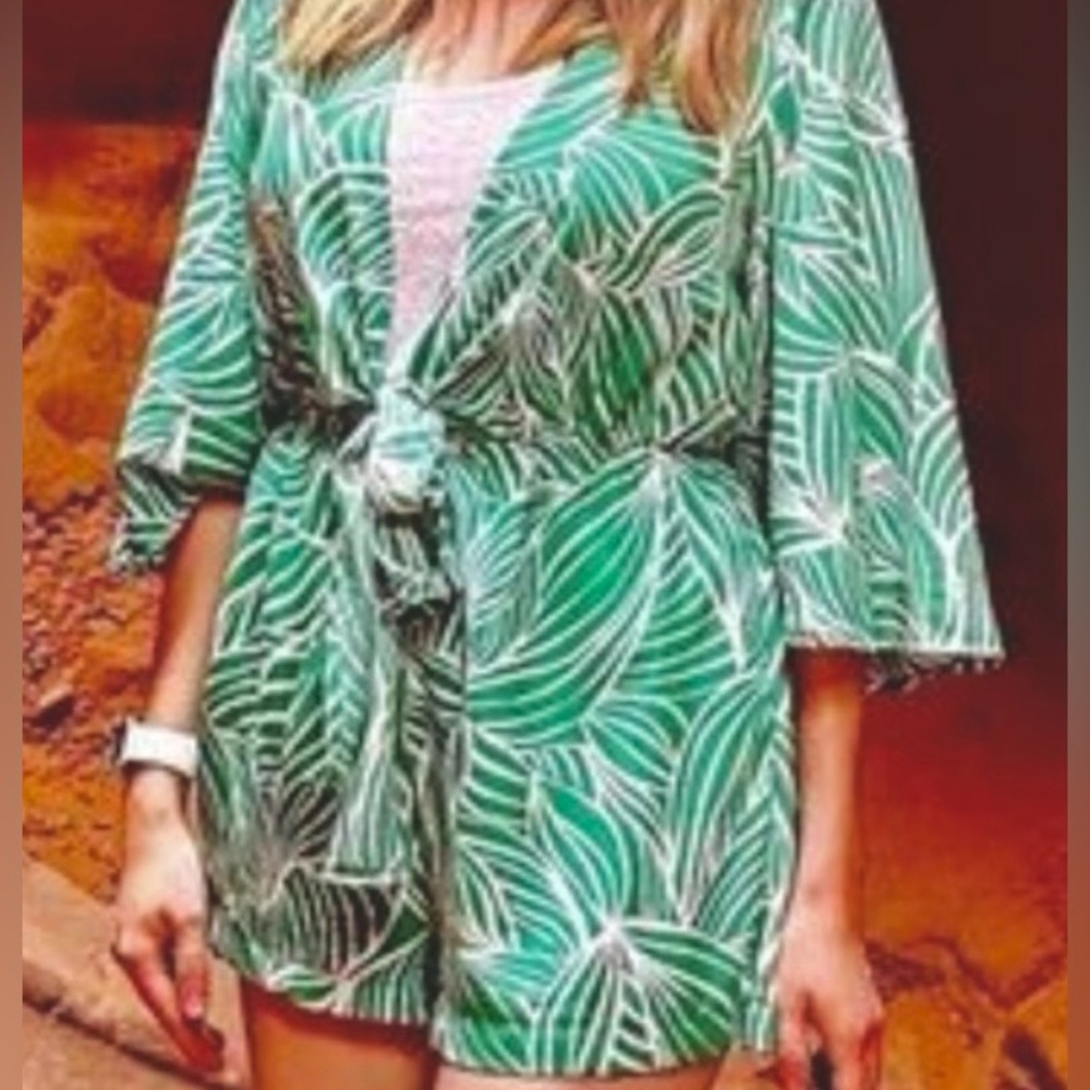 Sincerely Jules Green and White Leaf Print Shorts Romper / Sz S EUC